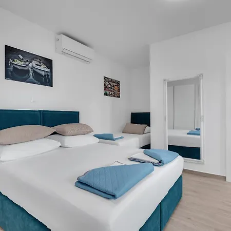 Feriehus Irena With Heated Pool And Sea View Makarska