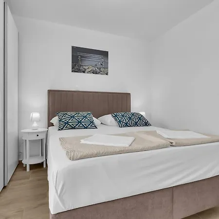 Feriehus Irena With Heated Pool And Sea View *