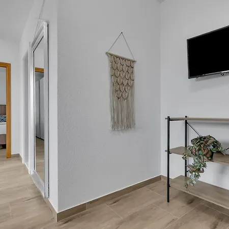 Feriehus Irena With Heated Pool And Sea View *