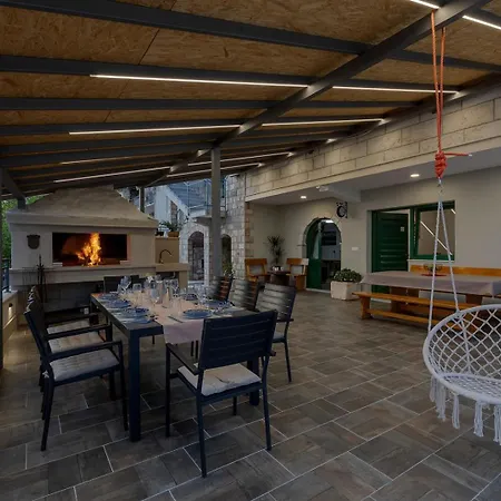 Irena With Heated Pool And Sea View Feriehus Makarska