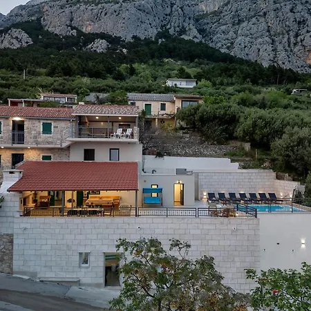 Nyaraló Irena With Heated Pool And Sea View *