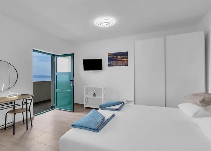 Irena With Heated Pool And Sea View