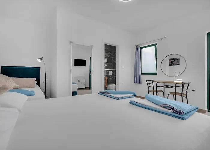 Irena With Heated Pool And Sea View Vakantiehuis *