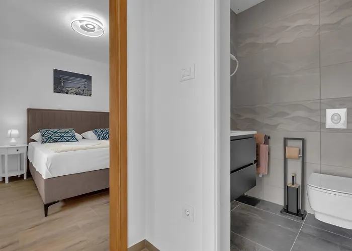 Irena With Heated Pool And Sea View Vakantiehuis *