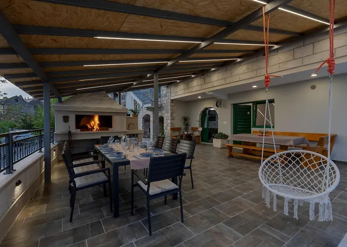 Irena With Heated Pool And Sea View Vakantiehuis Makarska