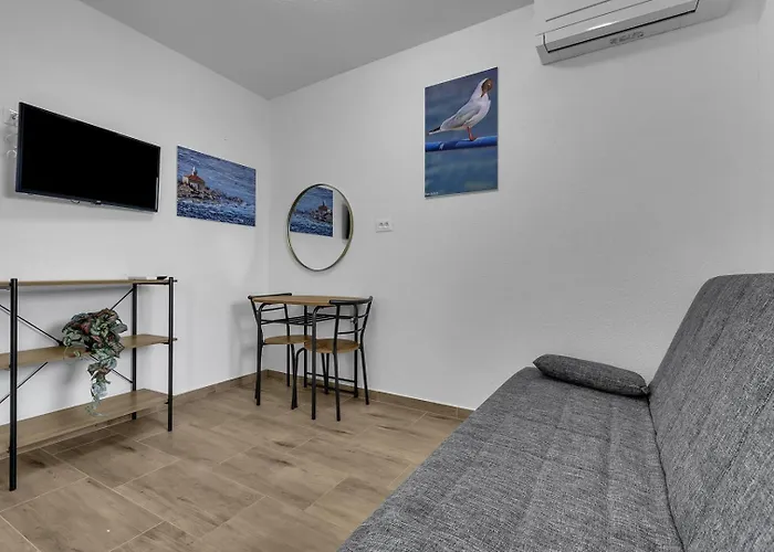 Irena With Heated Pool And Sea View Vakantiehuis *