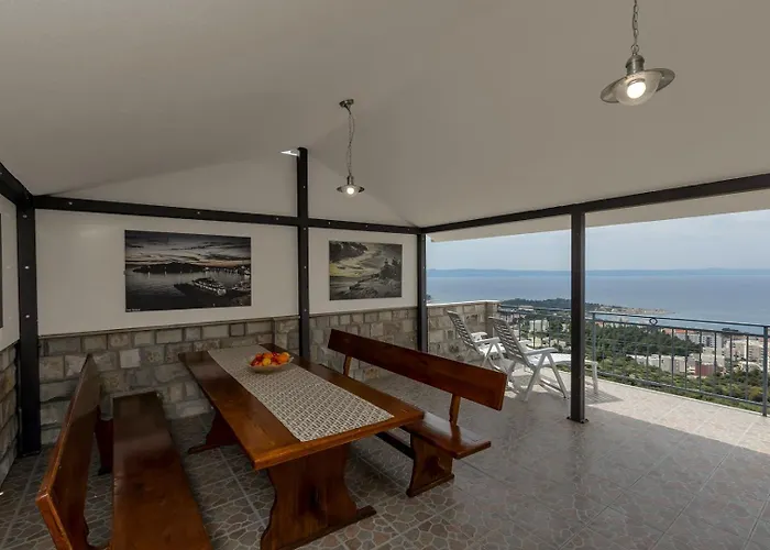 Nyaraló Irena With Heated Pool And Sea View Makarska