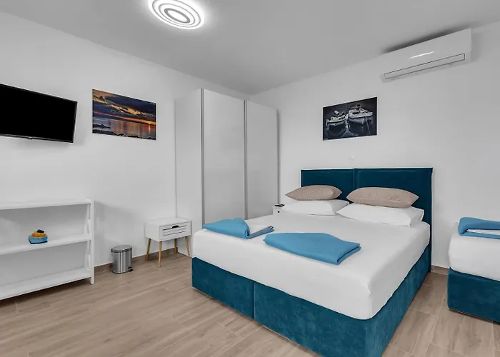 Nyaraló Irena With Heated Pool And Sea View *