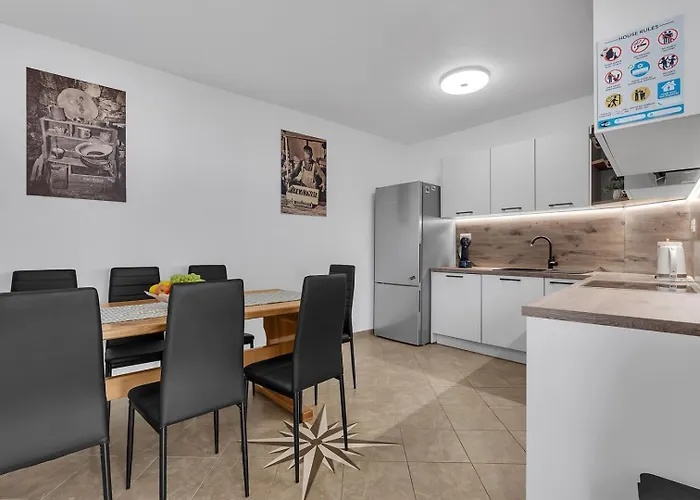 Irena With Heated Pool And Sea View Nyaraló