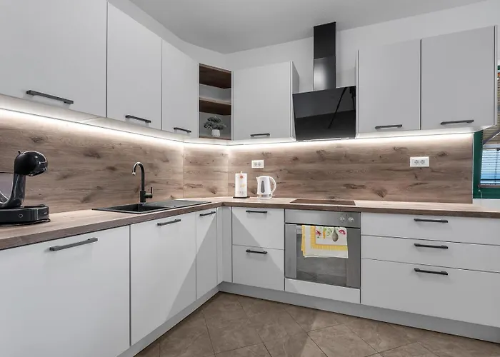 Irena With Heated Pool And Sea View Vakantiehuis *