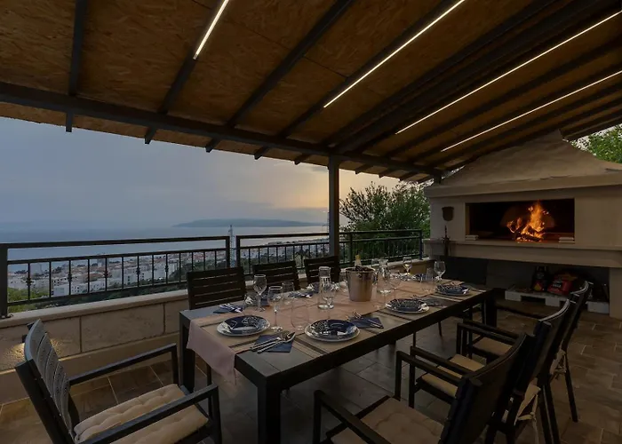 Irena With Heated Pool And Sea View Nyaraló Makarska