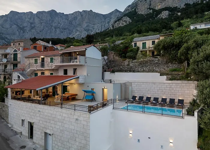 Nyaraló Irena With Heated Pool And Sea View