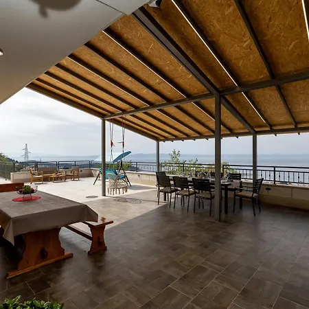 펜션 Irena With Heated Pool And Sea View 마카르스카